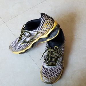 Mens running shoes